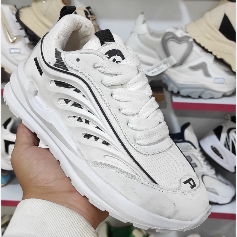 کفش اسپرت DIESEL سفید مشکی ،زیره پیو،بالاترین کیفیت، پایین ترین قیمت در سراسر ایران.