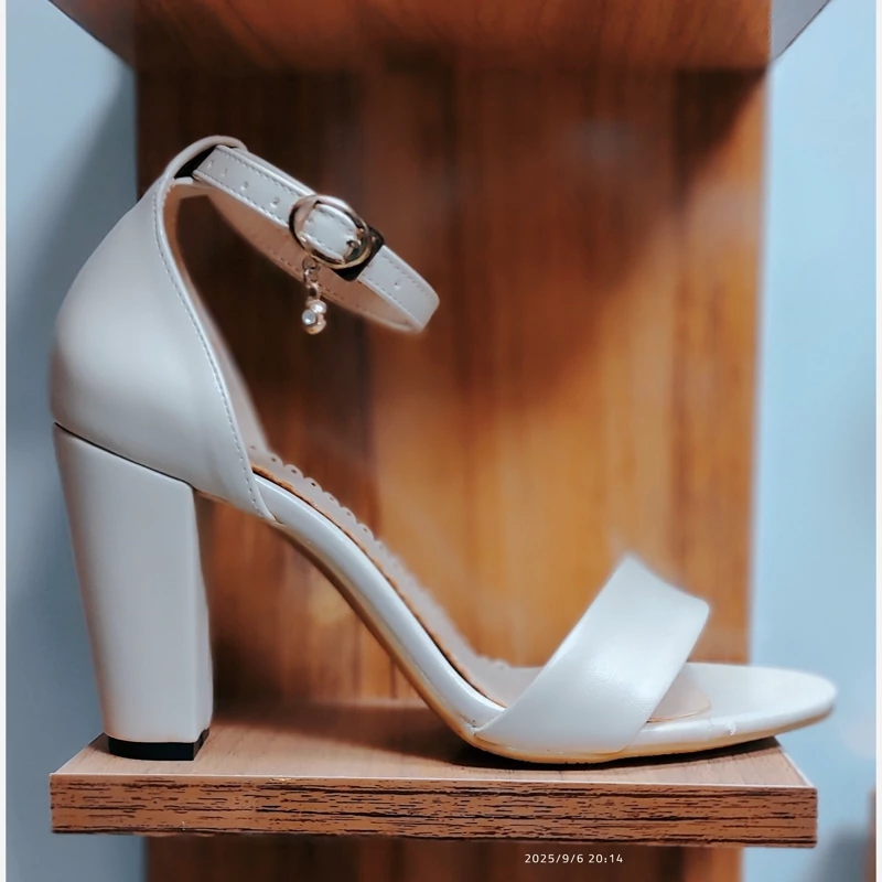 کفش مجلسی زنانه، پاشنه بلند، راحتی ساده وشیک.